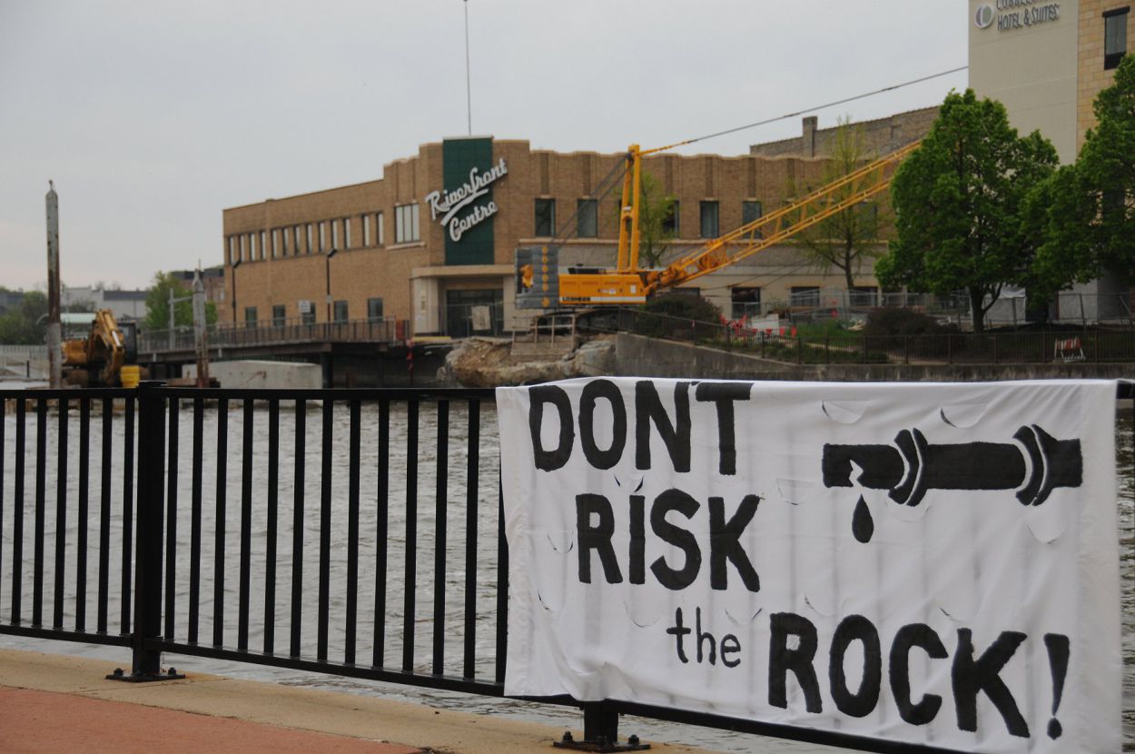190518_TKaiser-risk banner w casino in background